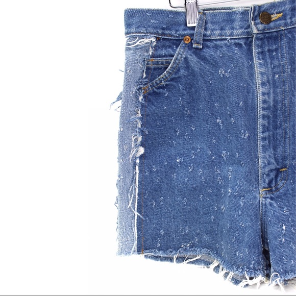 LF Furst of a Kind Distressed Mom Jean Shorts 27 - Picture 5 of 11